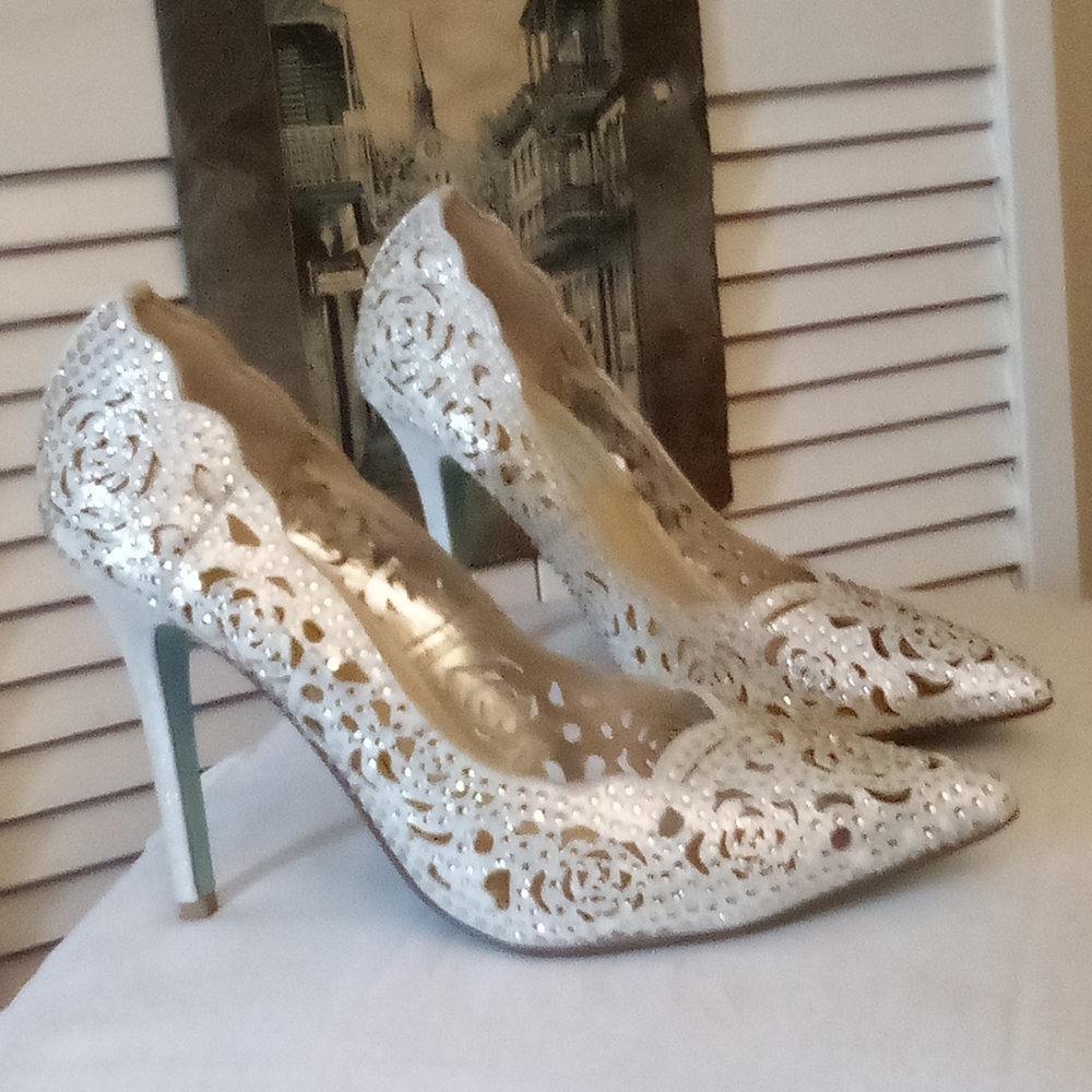Betsey Johnson Dress Pump Size 7.